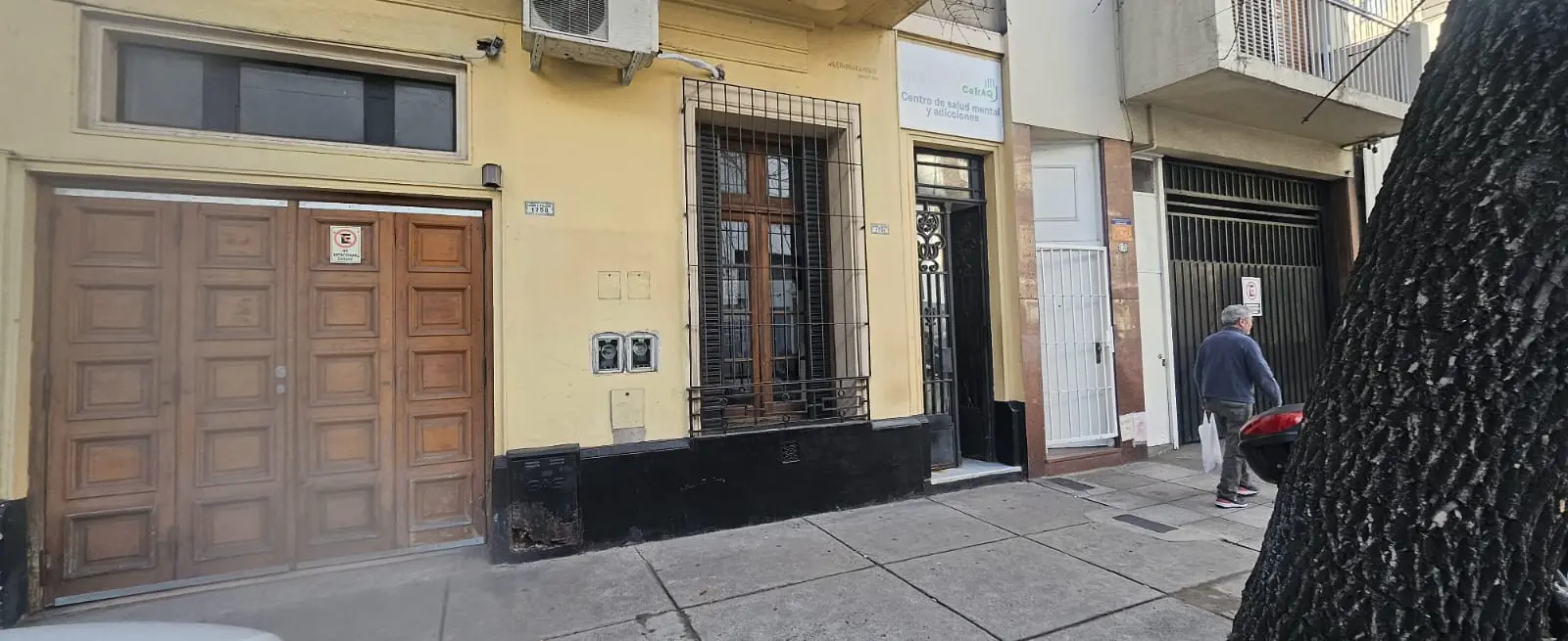 Fachada de CetraQ Sede Flores